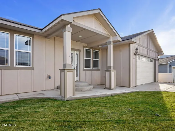 200 Ivone Dr, Sunnyside, WA 98944