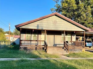 306 S 9th St, Henryetta, OK 74437