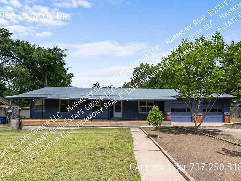 8908 Capitol Dr — Photo 2