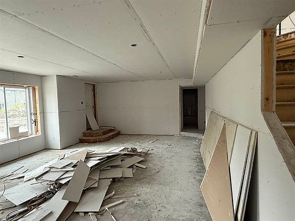 5th image of 60 S Seven Oaks Rd
