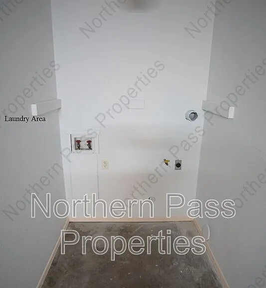 637 Woodcrest Ln — Photo 22