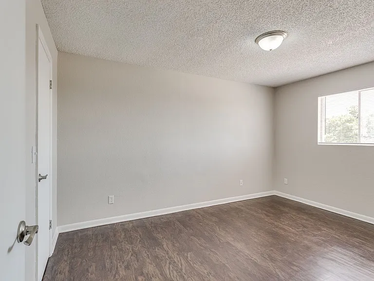 2400 Nottingham Way — Photo 34