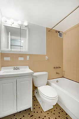 Rented by Cooper & Cooper Real Estate | media 7