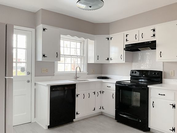 2nd image of 2206 Wakefield St