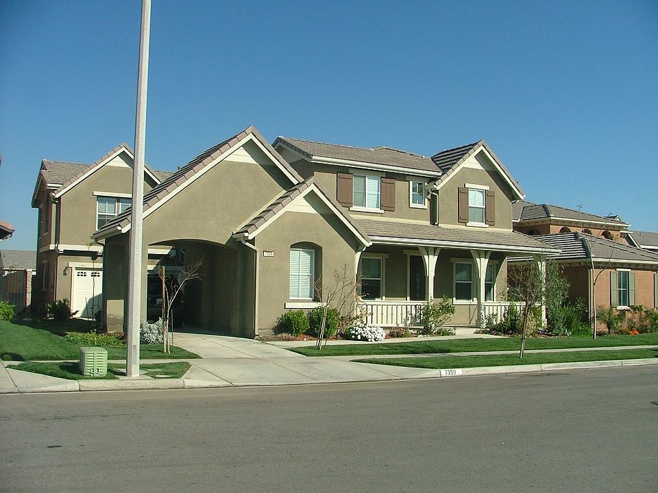 Front View of Home (Front Porch and Porte Cochère)