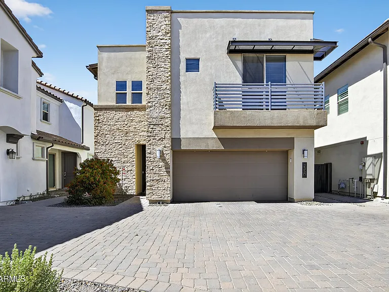 2350 W Gloria Ln — Photo 1