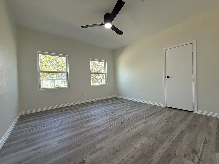 504 N Denison St — Photo 11
