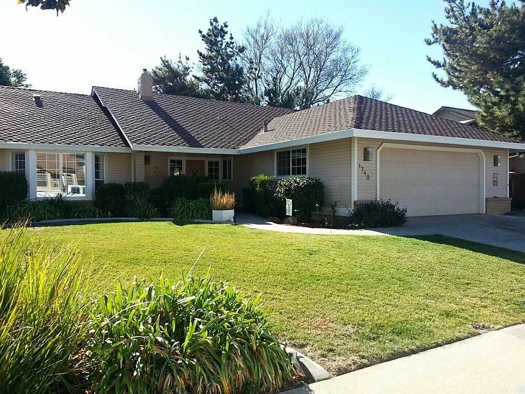 1740 Corsica Dr photo 1