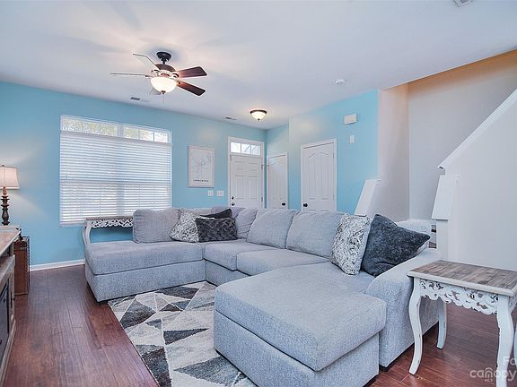 3rd image of 9534 Inglenook Ln