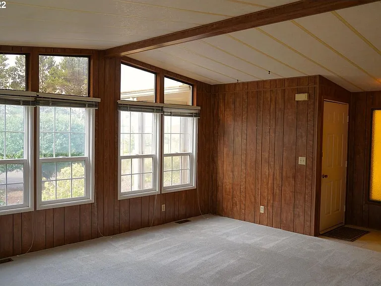 485 Myeena Loop — Photo 4