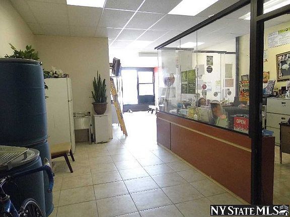 3rd image of 13107 Jamaica Ave