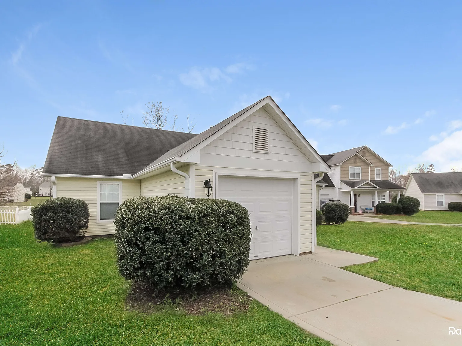3 bed, 2.0 bath, 1100 sqft, $1,675 — Photo 2