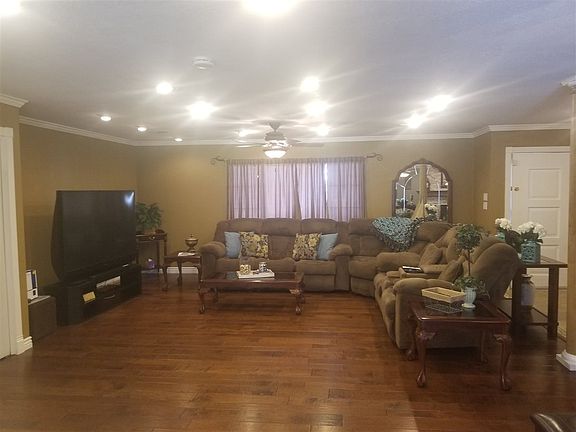 2nd image of 602 Barnett Dr