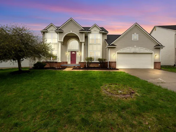 2353 Timbercrest Ct, Ann Arbor, MI 48105