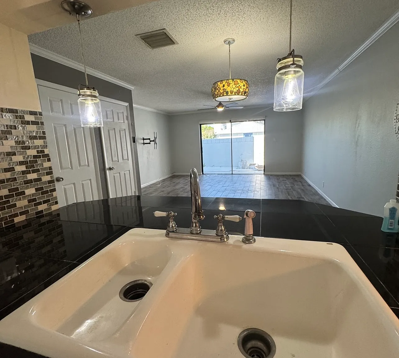 2 bed, 1.5 bath, 1260 sqft, $2,000 — Photo 4