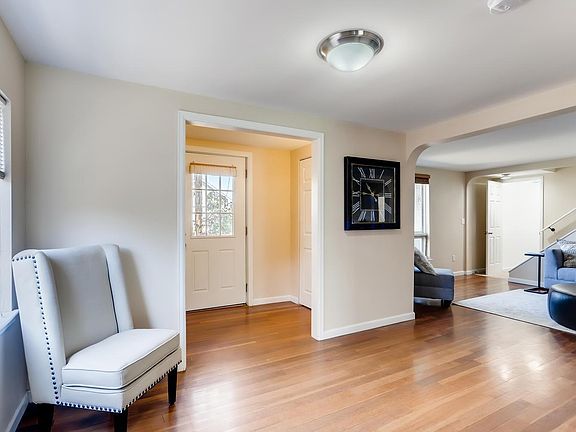 4th image of 204 Coal Creek Dr