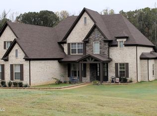 53 Poplar Ln, Holly Springs, MS 38635