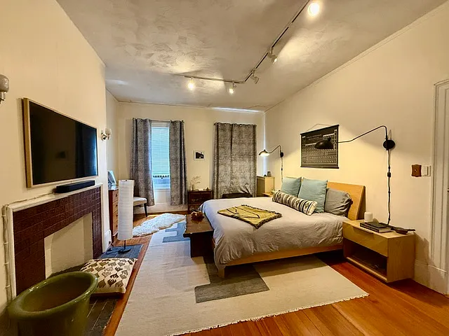 1693 Beacon St #2 — Photo 2