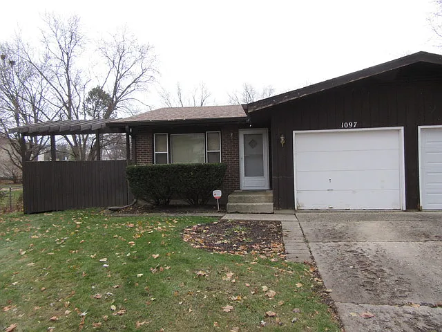 1097 Todd Farm Dr photo 1