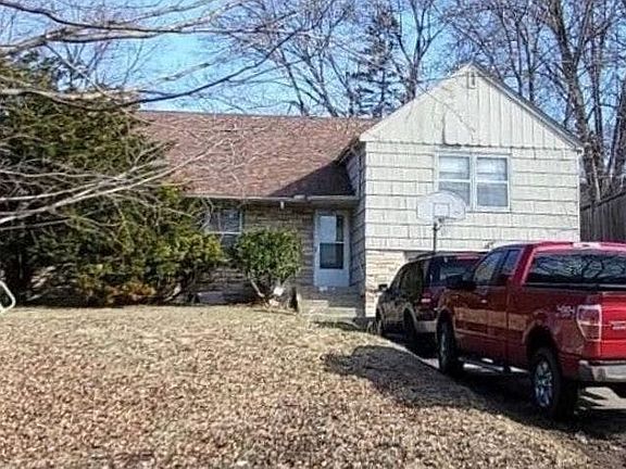 2nd image of 1689 Beechwood Ave