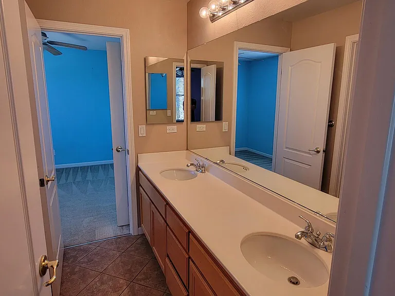 385 Roundhill Dr — Photo 18
