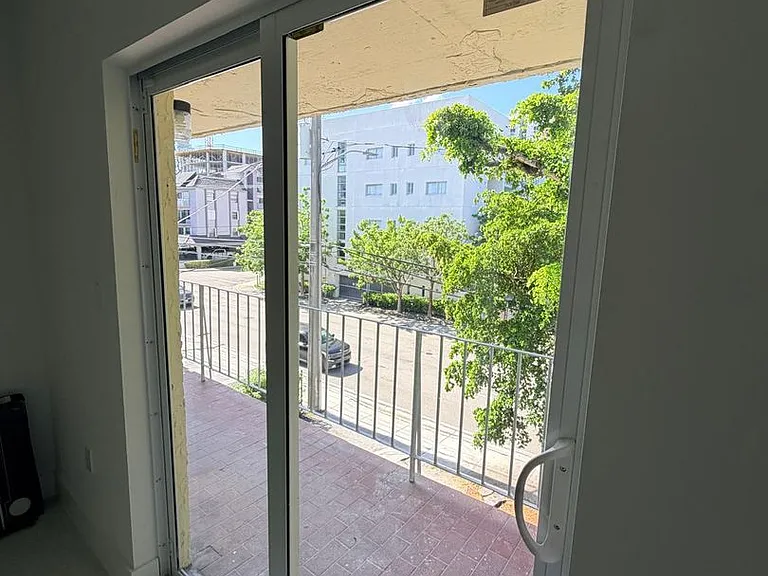 921 SW 7th St — Photo 14