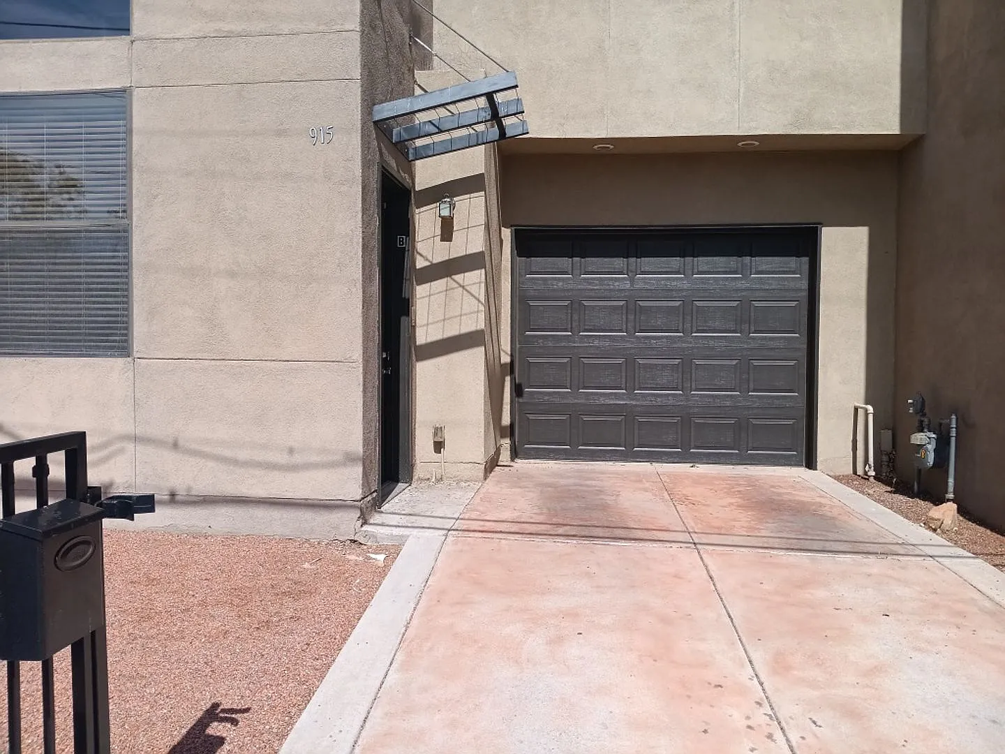 915 Edith Blvd NE — Photo 1