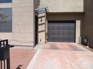 915 Edith Blvd NE, Albuquerque, NM 87102