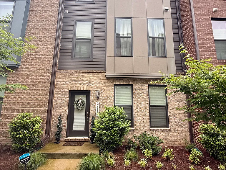 2419 Liberty Loop — Photo 2