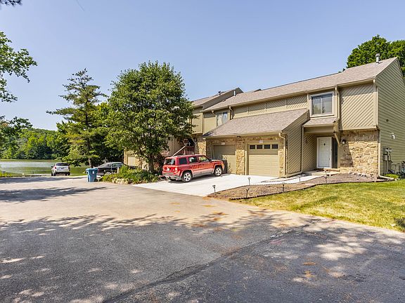 3rd image of 308 Harbour Pointe Dr E