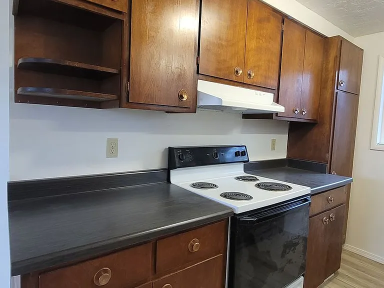 1187 W 8th Ave — Photo 13