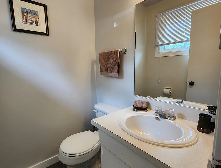 19 Newcombe Cres #M — Photo 16