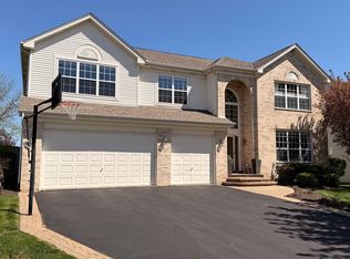 6 Glenview Ct, Bolingbrook, IL 60490