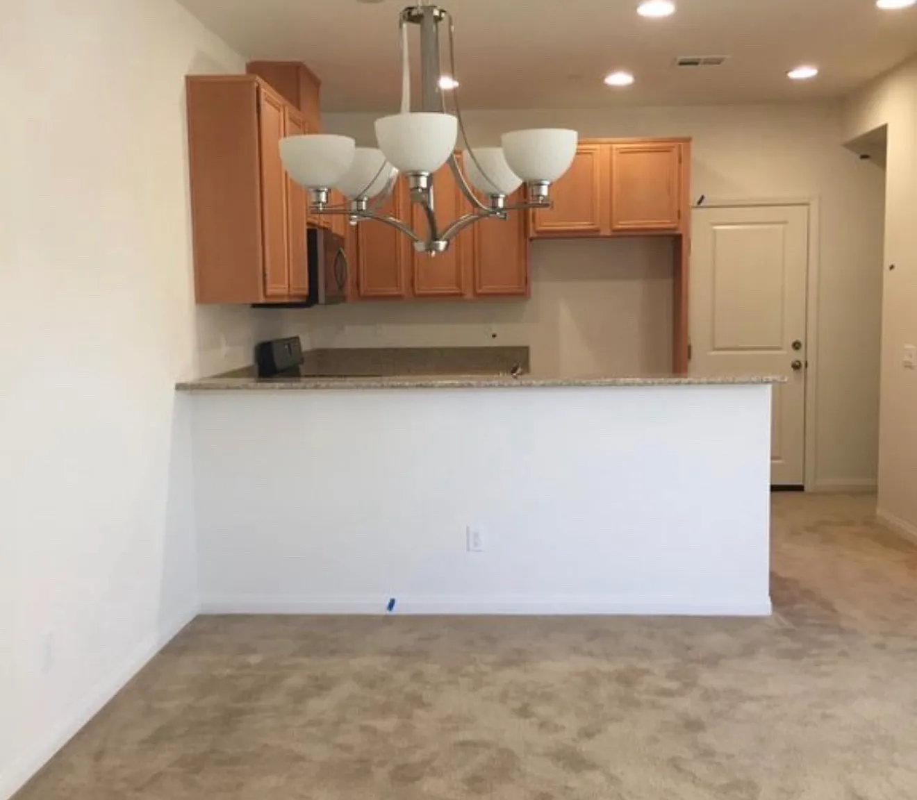 5 bed, 2450 sqft, $4,800 — Photo 2