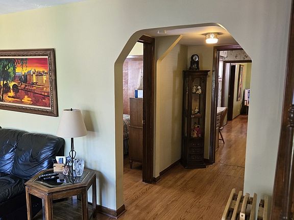 5th image of 6213 W Newport Ave