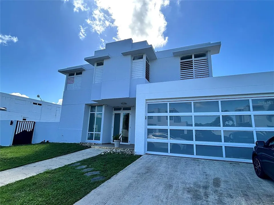 345 Calle Tulipan