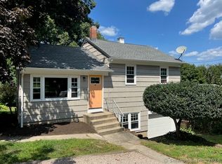 27 Field St, Pawcatuck, CT 06379