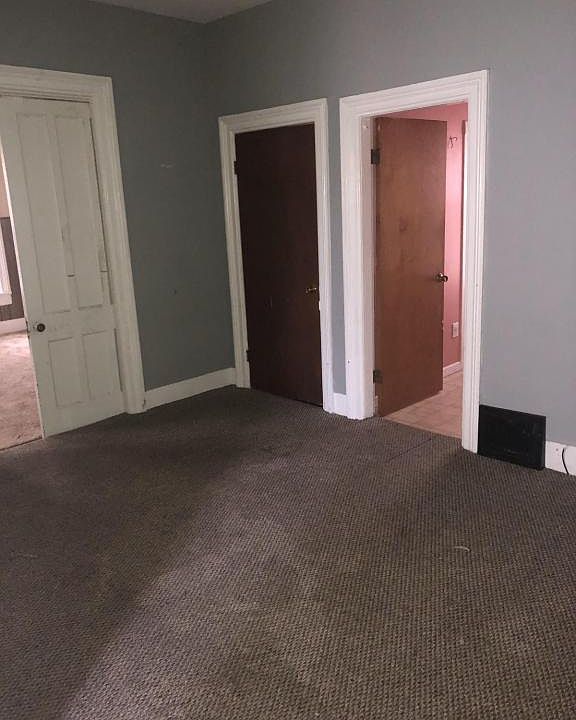 2nd image of 718 W Dominick St