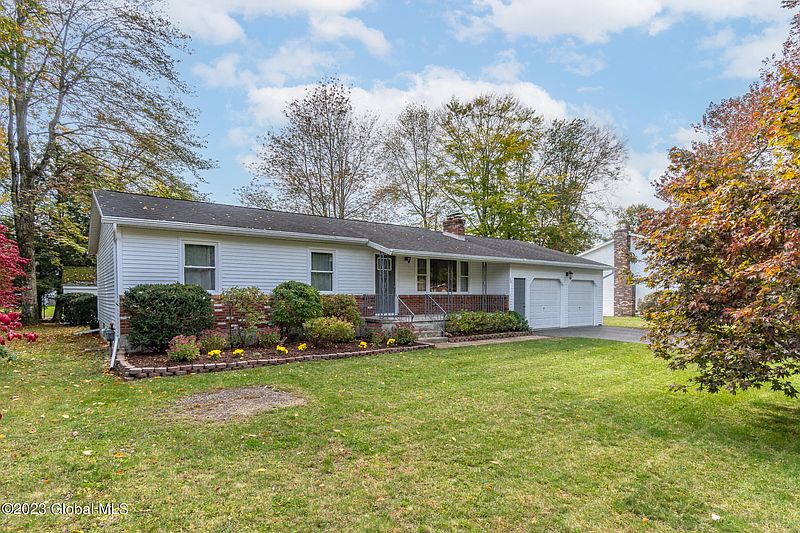 3rd image of 34 Christina Drive