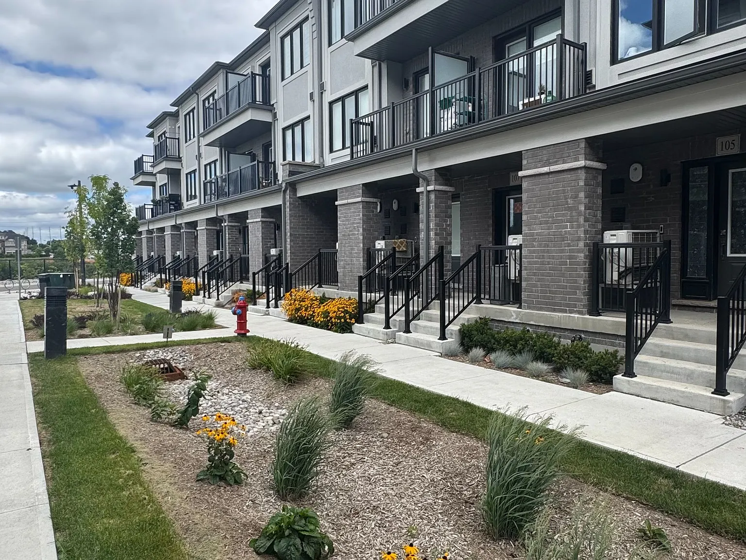 3 bed, $3,000 — Photo 2