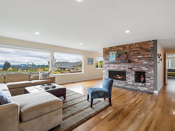 4th image of 13308 SE 44th Pl