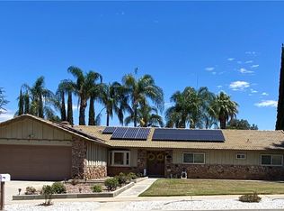215 Pinewood Ct, Redlands, CA 92374