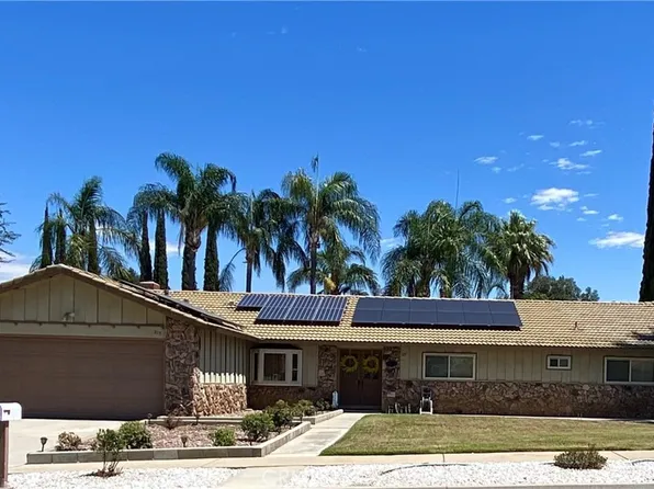 215 Pinewood Ct, Redlands, CA 92374