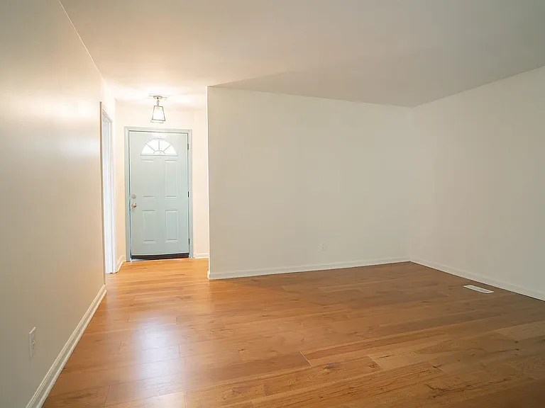 1159 Wesleyan Dr — Photo 5
