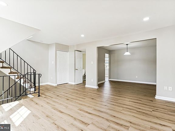 3rd image of 1016 Manning Dr