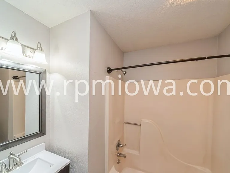 300 5th Ave NW — Photo 8