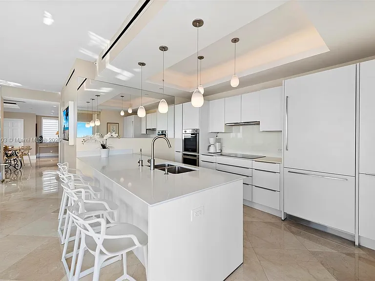 19253 Fisher Island Dr #19253 — Photo 13