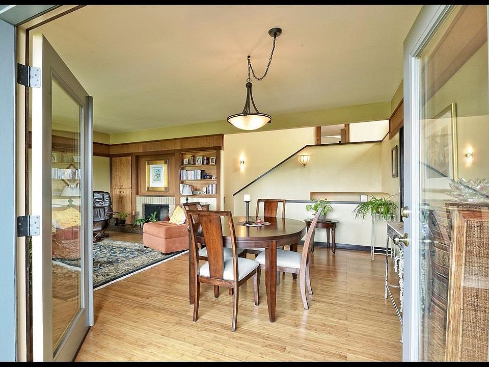 2nd image of 318 Medford Heights Ln