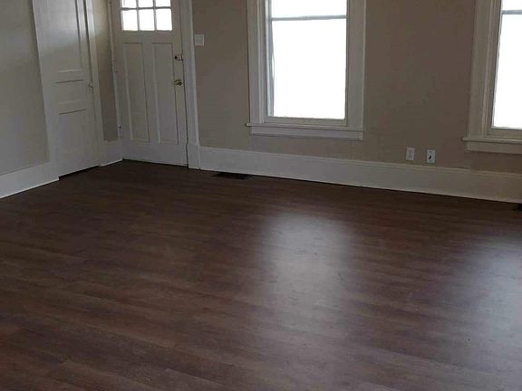 2nd image of 618 W Broadway Blvd