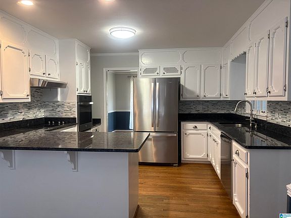 3rd image of 320 Wildwood Rd